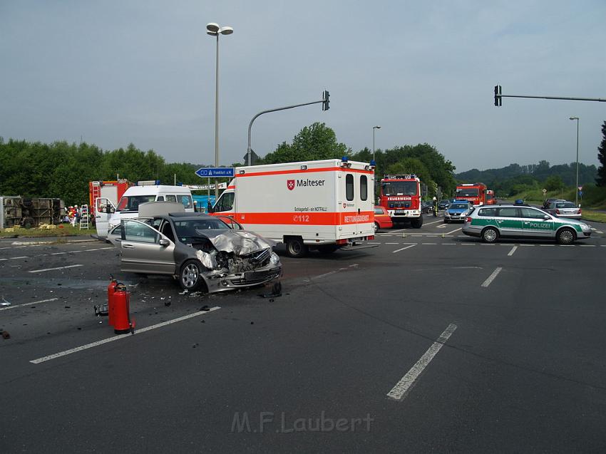 Schwerer Unfall mit Reisebus Lohmar Donrather Dreieck P028.JPG